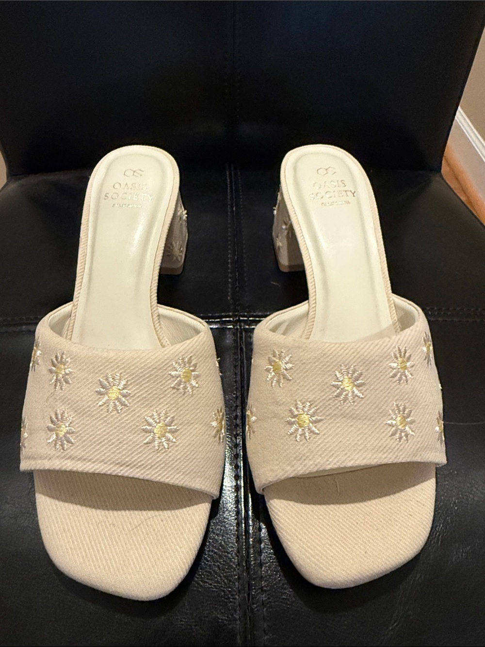 Oasis Society Cream Embroidered Slide Sandals 8.5 NWOT
